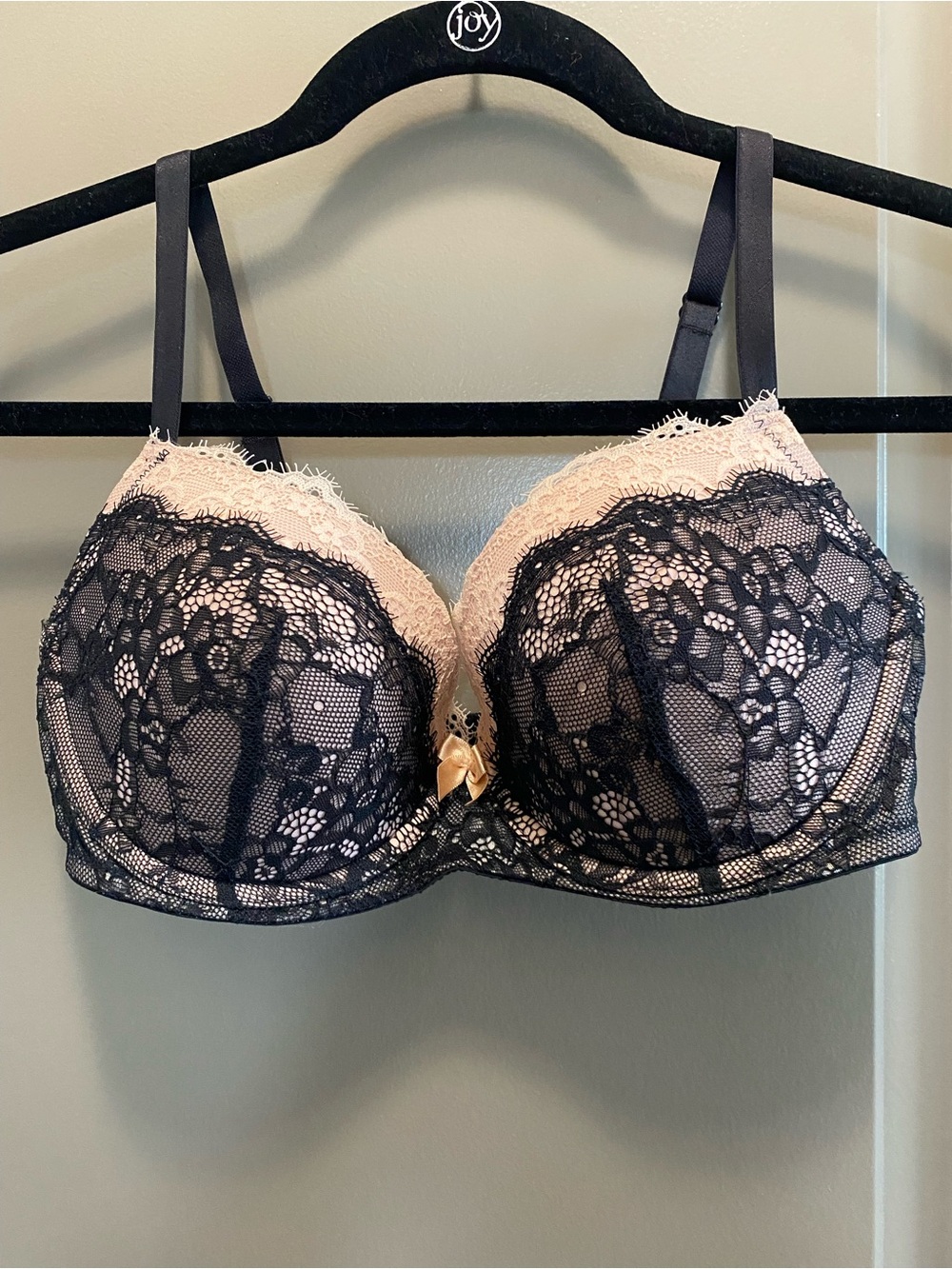 Adore Me Underwire Push Up Bra. 34D. Only worn to try on. Black lace with pink